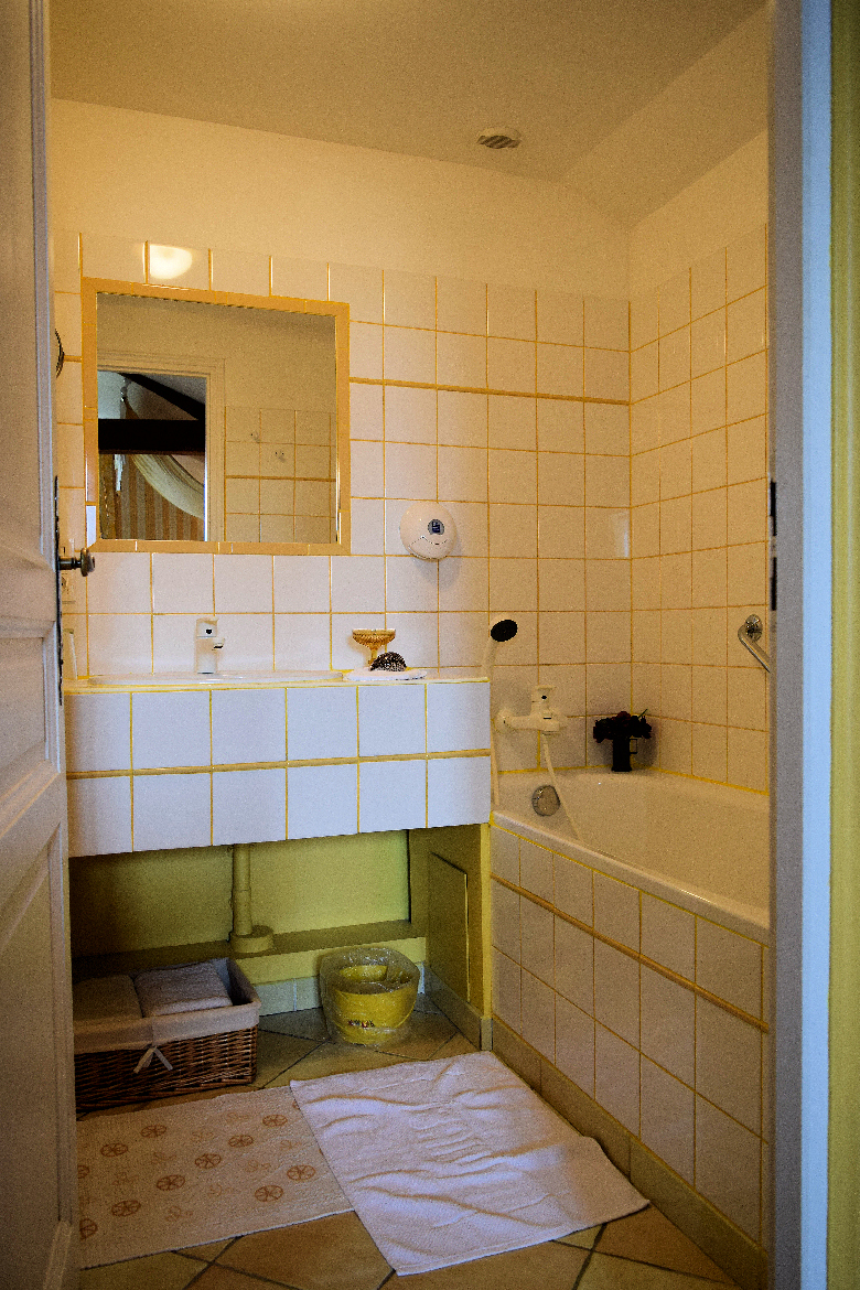 Salle de bains de la chambre Jaune